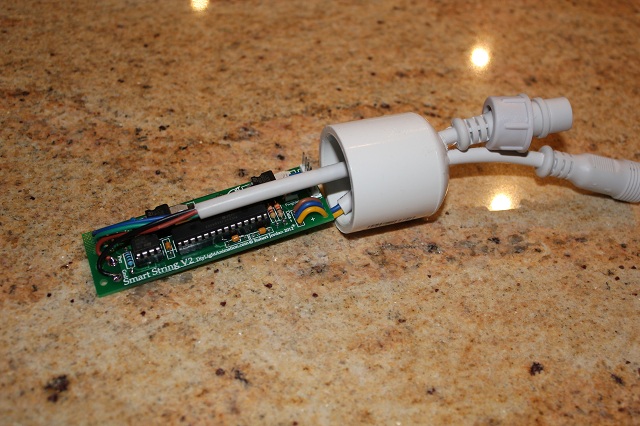 using 4-core connector for input, and 3-core connector for output